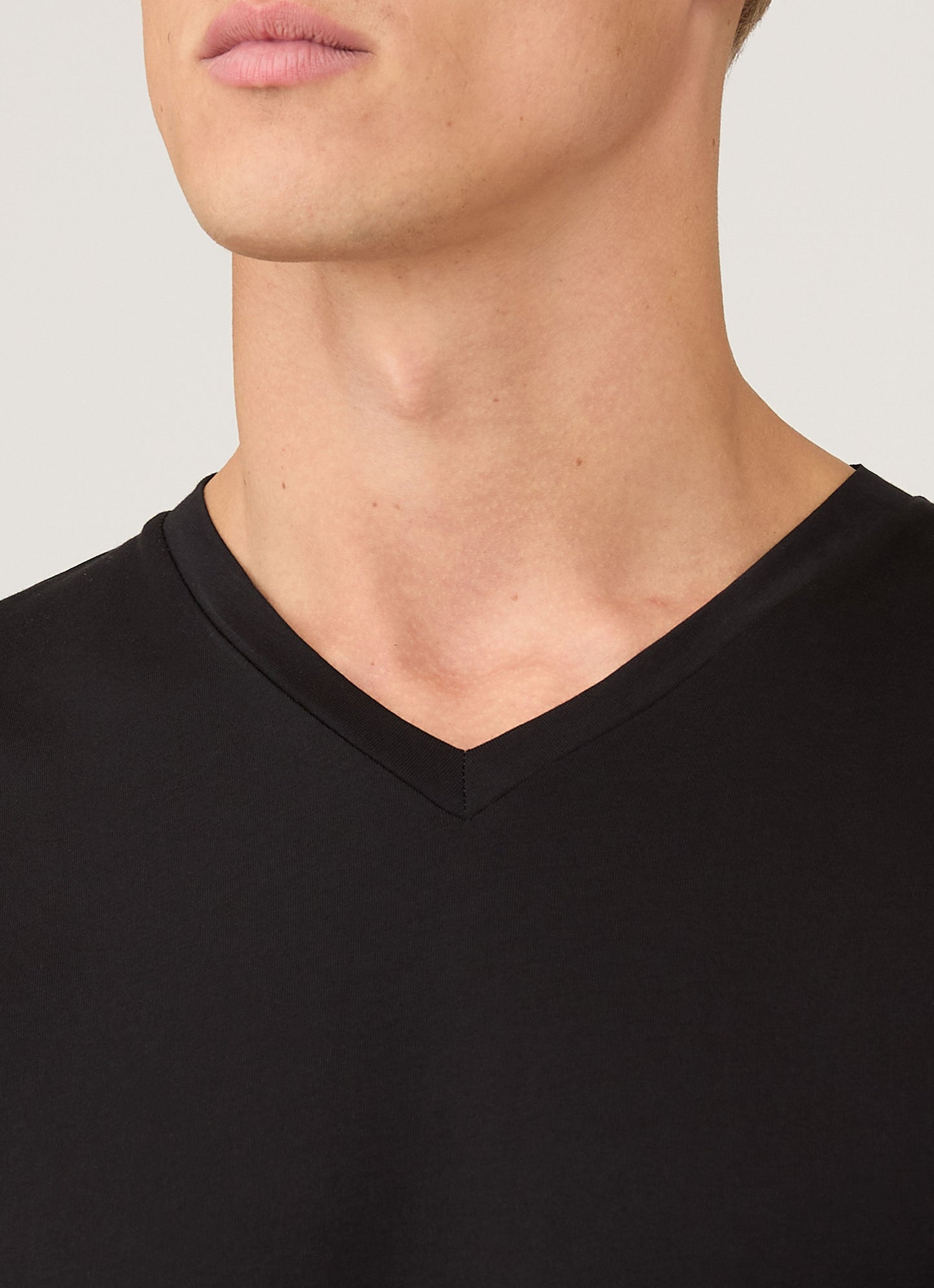 Mens Cotton V Neck Riviera V Neck T Shirt In Black