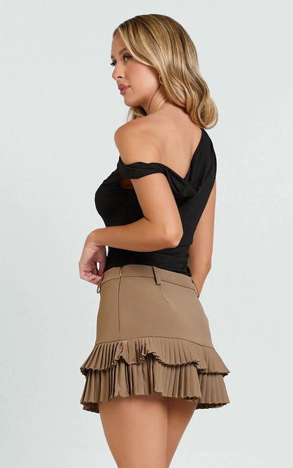 Felicia Mini Skirt - Mid Rise Drop Waist Pleated Skirt in Mocha